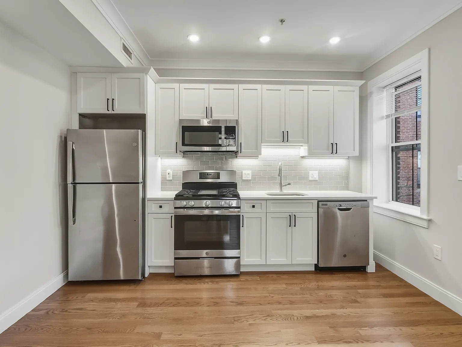 1 bed, 650 sqft, $2,450 — Photo 2