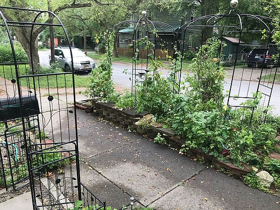3rd image of 209 S Corn St