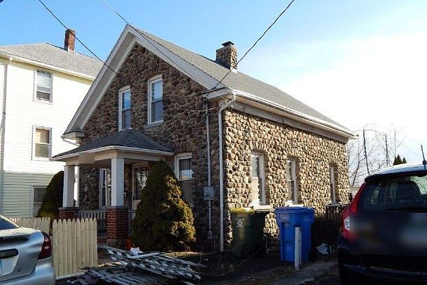 2nd image of 665 Wilson St