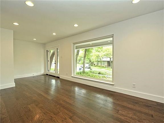 4th image of 3612 Brownwood Dr