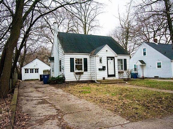 2nd image of 1614 Cambridge Dr