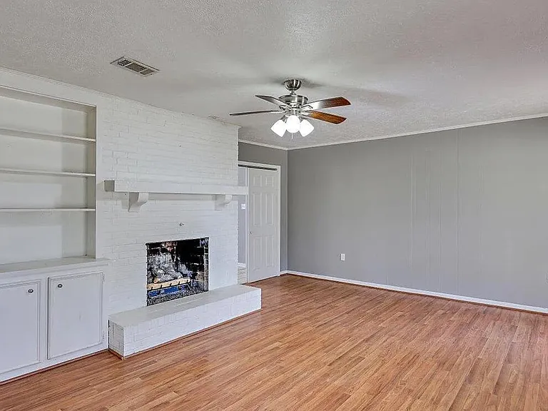 221 Pecan Hill Dr — Photo 3