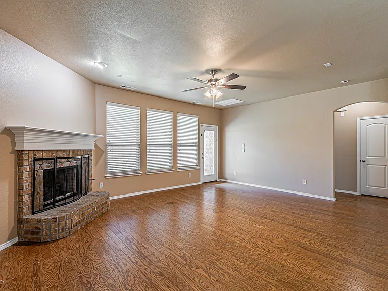 419 Fairland Dr — Photo 3