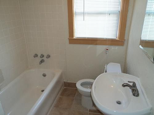 5th image of 6409 Avenal Ave