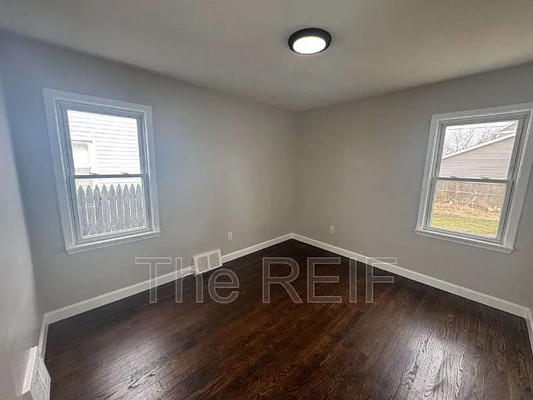 3324 Greenfield Rd — Photo 6