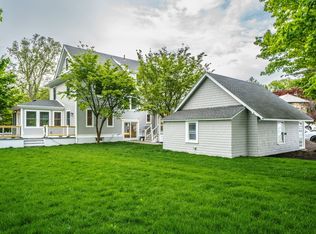 37 Oakland St, Wellesley Hills, MA 02481