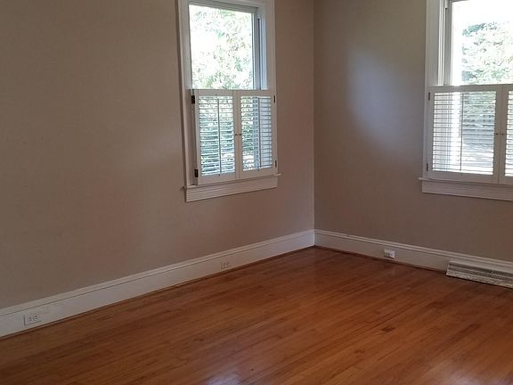 5th image of 349 Westhampton Ave