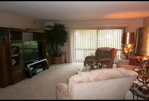 3rd image of 18065 Live Oak Ct #18065