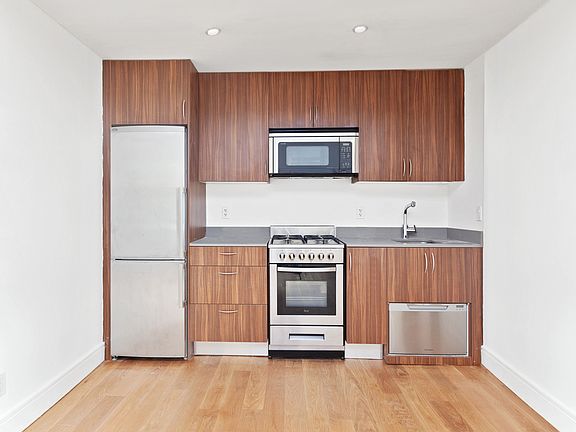 4th image of 254 Front St #6T