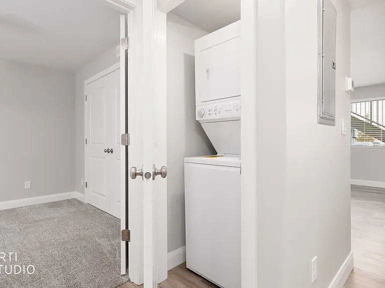 130 E First North St #100 — Photo 7