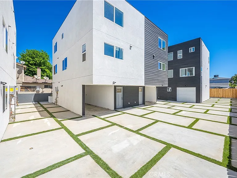 6830 Hazeltine Ave #2 — Photo 12
