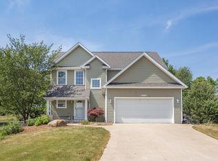 27120 Birmingham Ct, Paw Paw, MI 49079