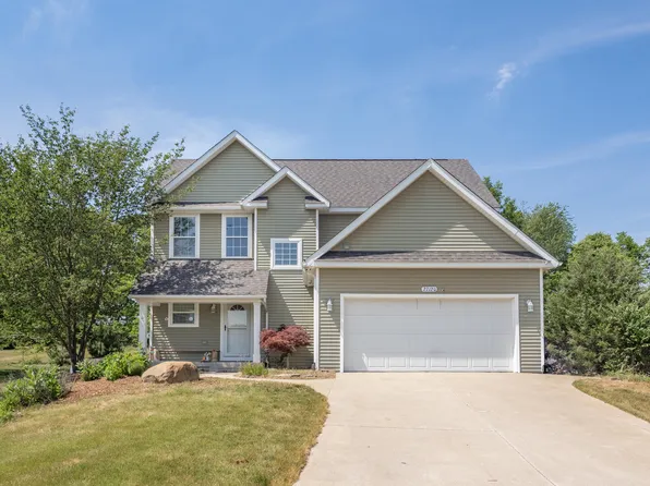 27120 Birmingham Ct, Paw Paw, MI 49079