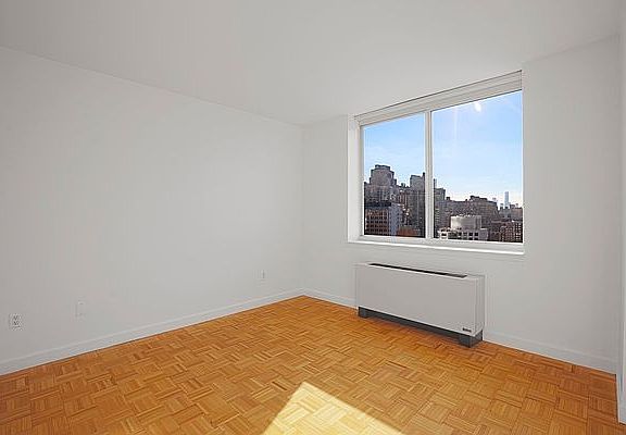 4th image of 420 W 42nd St APT 28G