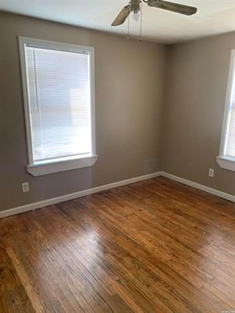 2 bed, 1.0 bath, 750 sqft, $650 — Photo 2
