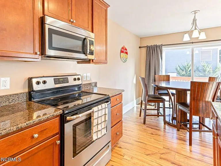 301 N Saylor St — Photo 4