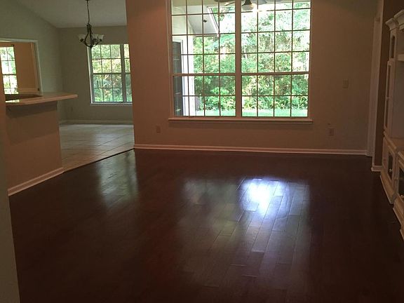 Family room entrance from foyer