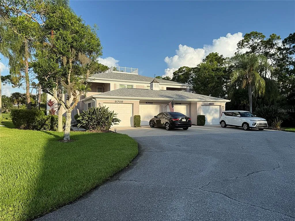 2 bed, 2.0 bath, 1099 sqft, $3,800 — Photo 1
