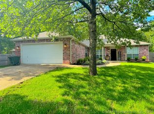 6705 Silver Oak Cir, Tulsa, OK 74107