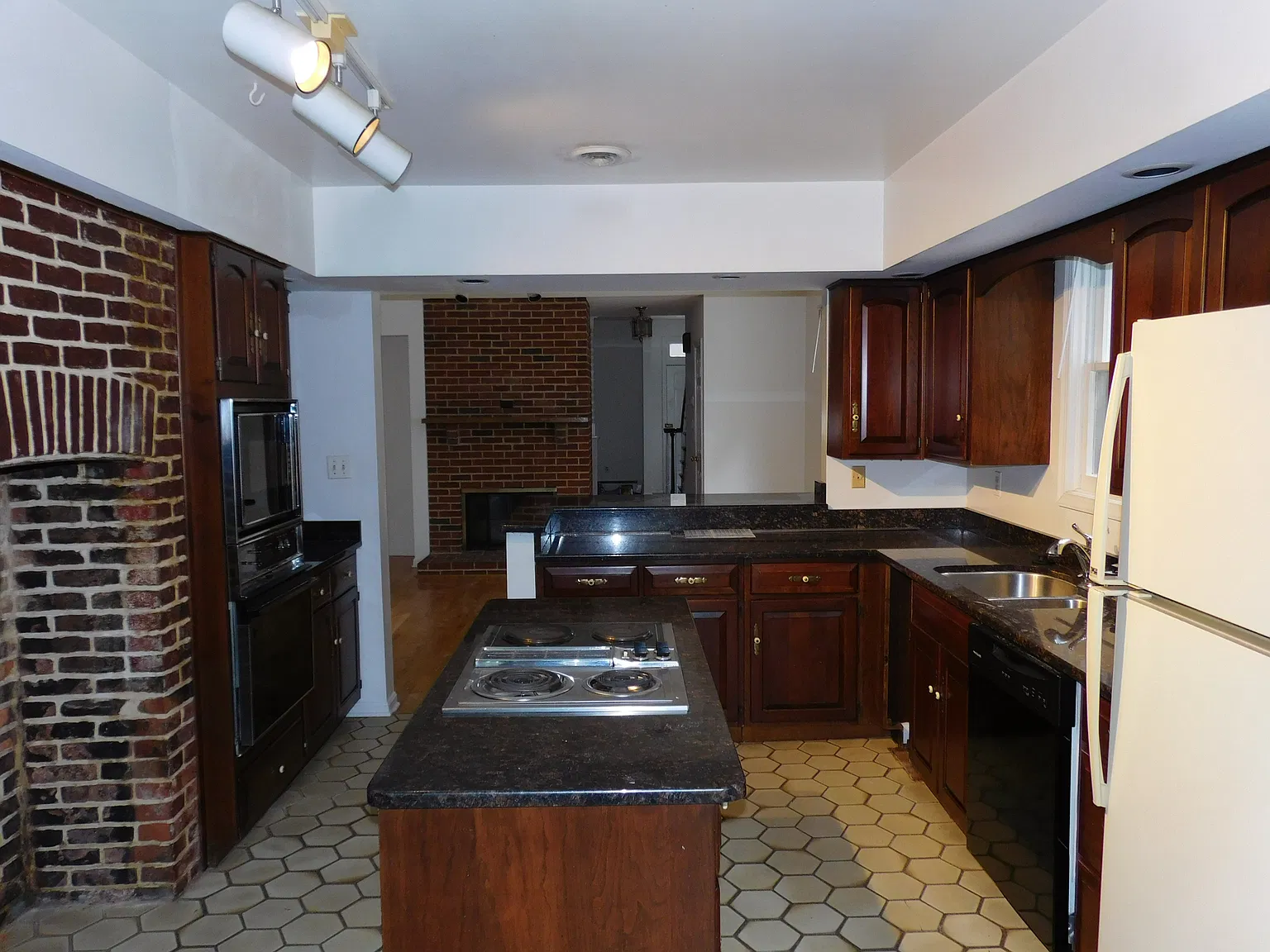 130 Conduit Street - 1 — Photo 4