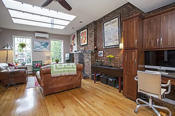 Rented by Avi Nash Associates | media 11