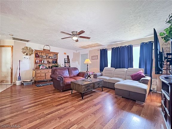 5th image of 605 NW 25th Ter
