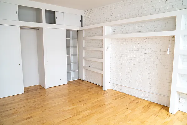 Rented by SERHANT. | media 8