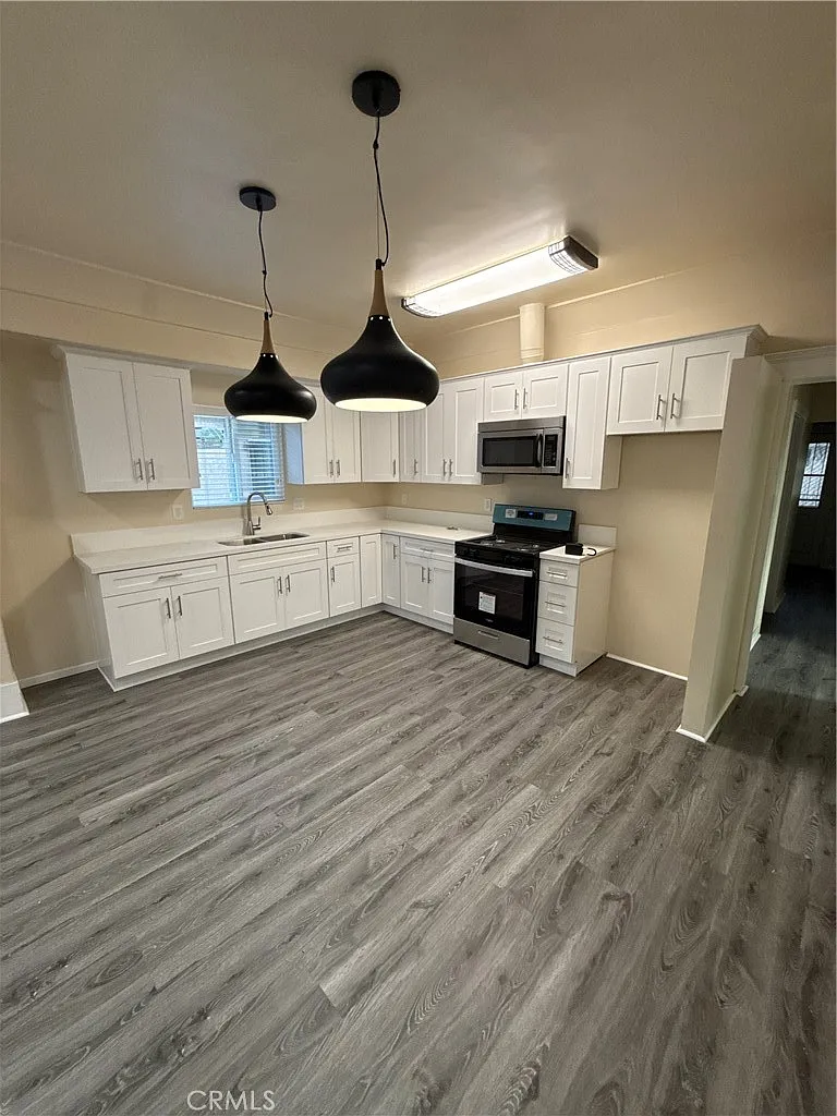 4 bed, 1176 sqft, $4,600 — Photo 2