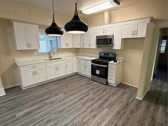2nd image of 240 W 54th St
