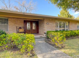 111 Briarcliff Dr, Castle Hills, TX 78213