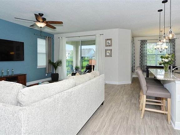 4th image of 861 Molly Cir