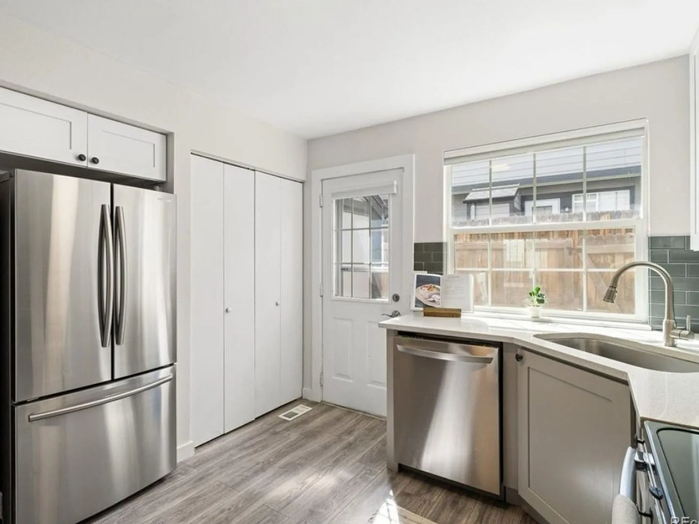 2 Bedroom 1.5 bath Townhome in Edgewater — Photo 3