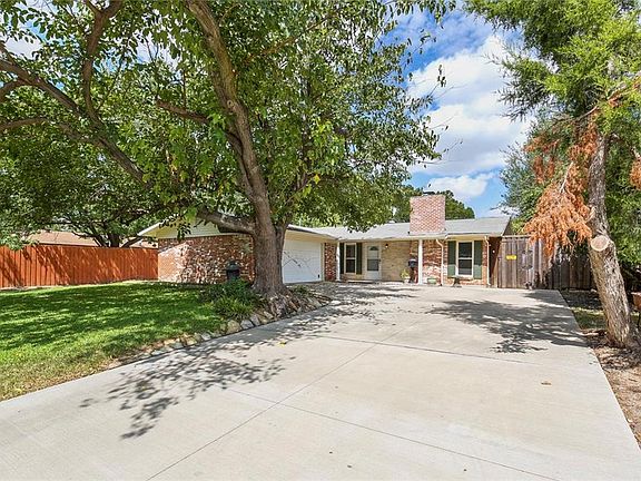 3rd image of 2915 Wildflower Dr