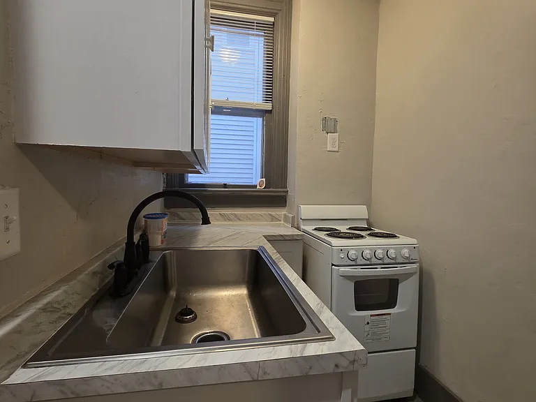 131 E 2nd St #2 — Photo 2