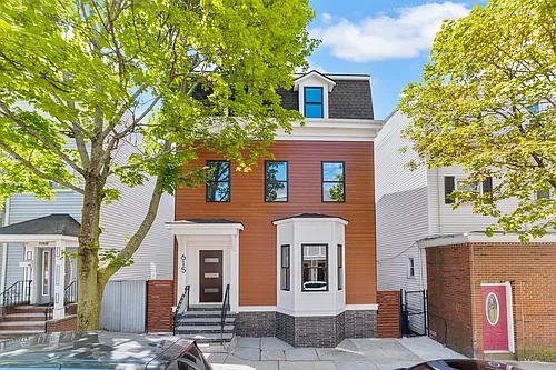 615 E 3rd St #1 Photo 1