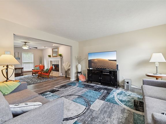 5th image of 334 Greenview Ct
