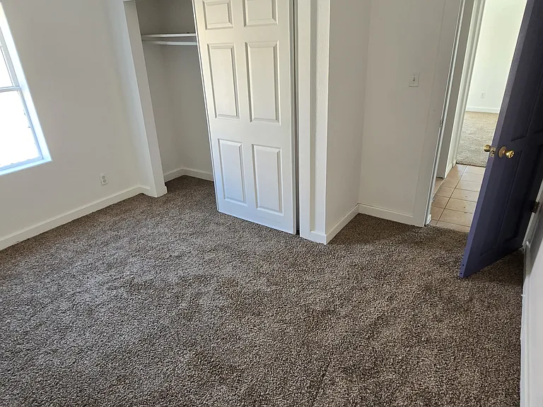 1805 N Valley Dr — Photo 11