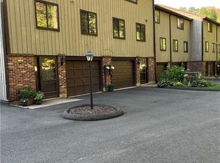 10 Pond Hollow Dr #10, Hamden, CT 06518