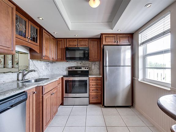 4th image of 121 SE 3rd Ave APT 407