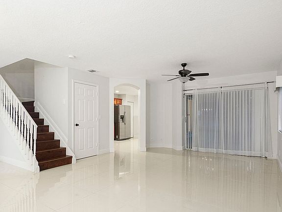 2nd image of 1037 Arezzo Cir