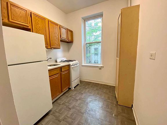 2nd image of 134 W 15th St APT 4RW