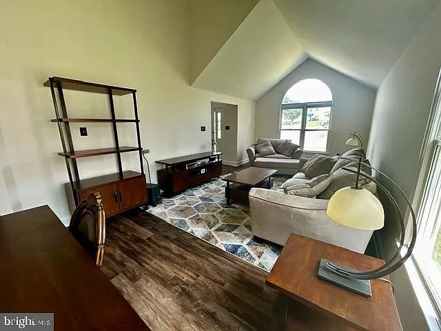 4574 White Oak Ln — Photo 3