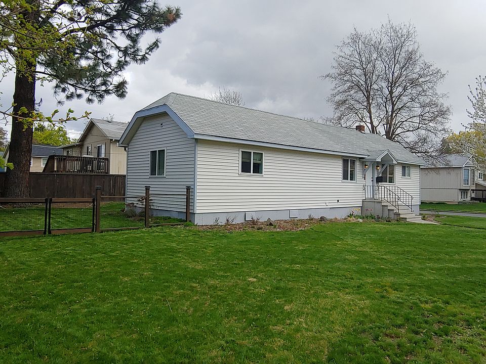 2nd image of 3921 E 28th Ave