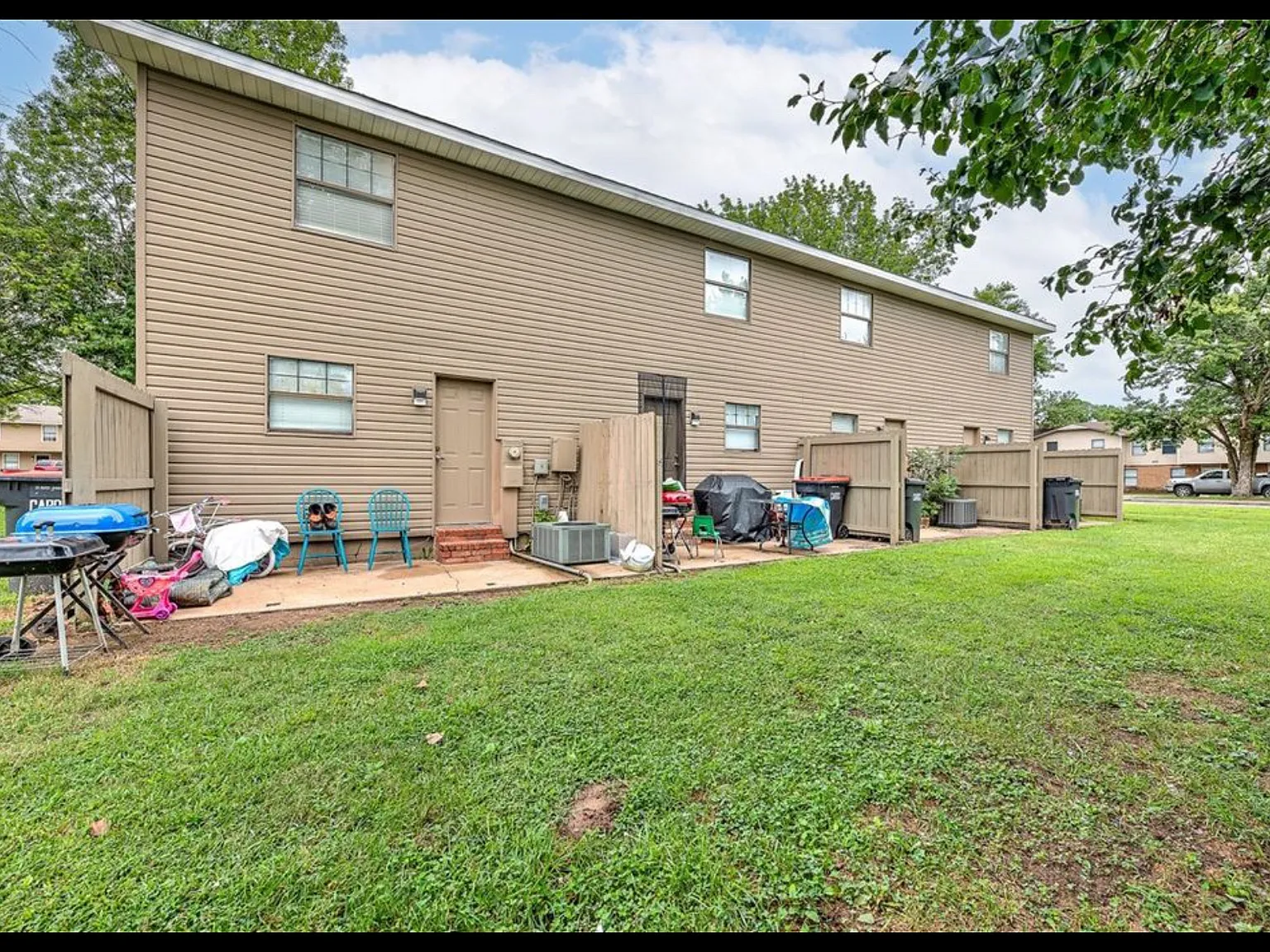 2 bed, 1.5 bath, $1,200 — Photo 2