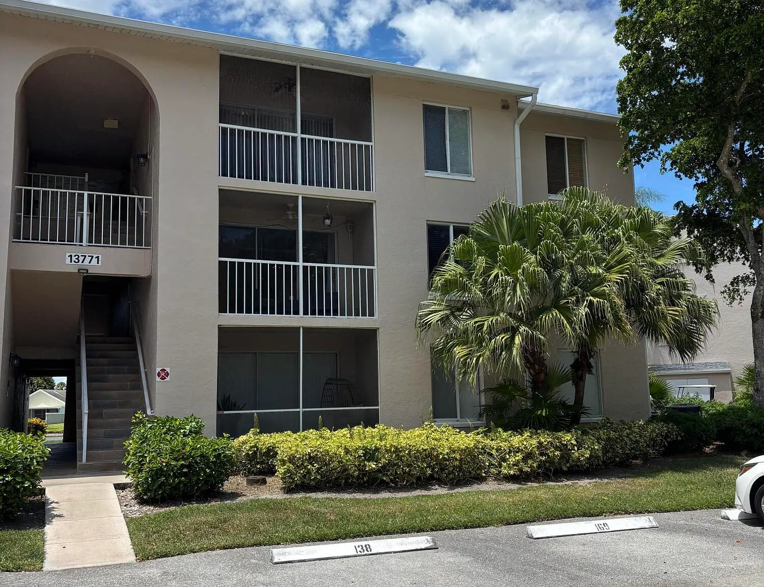 2 bed, 2.0 bath, 965 sqft, $2,200 — Photo 1