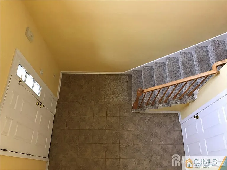 141 Forest Dr — Photo 2