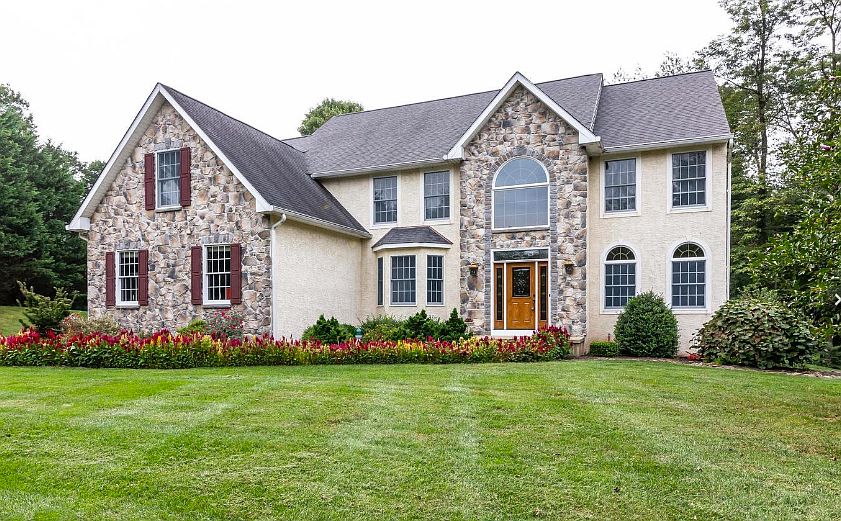 1st image of 10 Swan Lake Dr