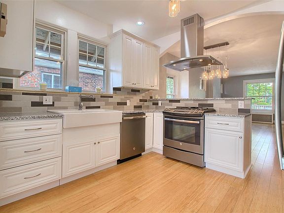 5th image of 2929 Clermont St