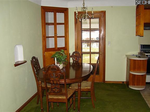 3rd image of 1736 Longwood Dr