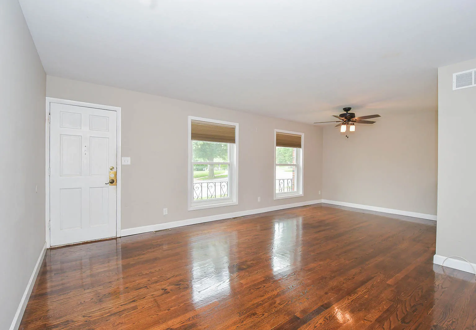 3 bed, 1260 sqft, $1,745 — Photo 2